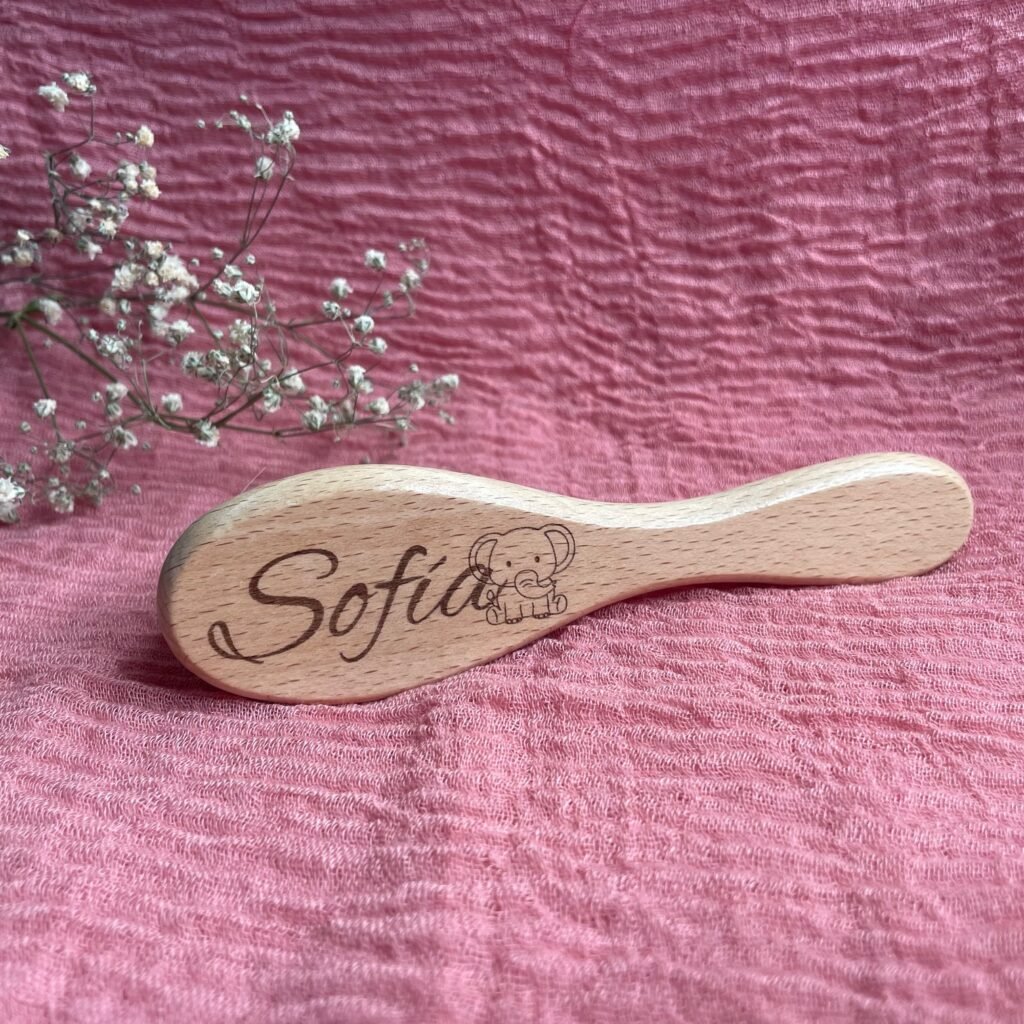 Un peine siempre es un regalo para bebé bien recibido